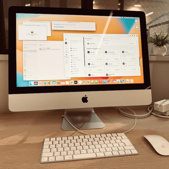 #ベースキャンプ名古屋 の貸し出し用の iMac 4K 21.5インチは、メモリー 32GB 、SSD 1TB もある。今日は OS のアップデートと Adobe Creative Cloud のアプリをアップデートしています。